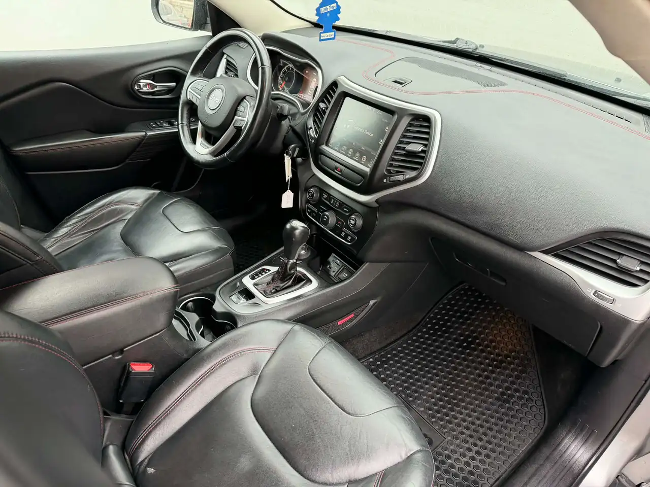 Jeep Cherokee снимка Jeep Cherokee