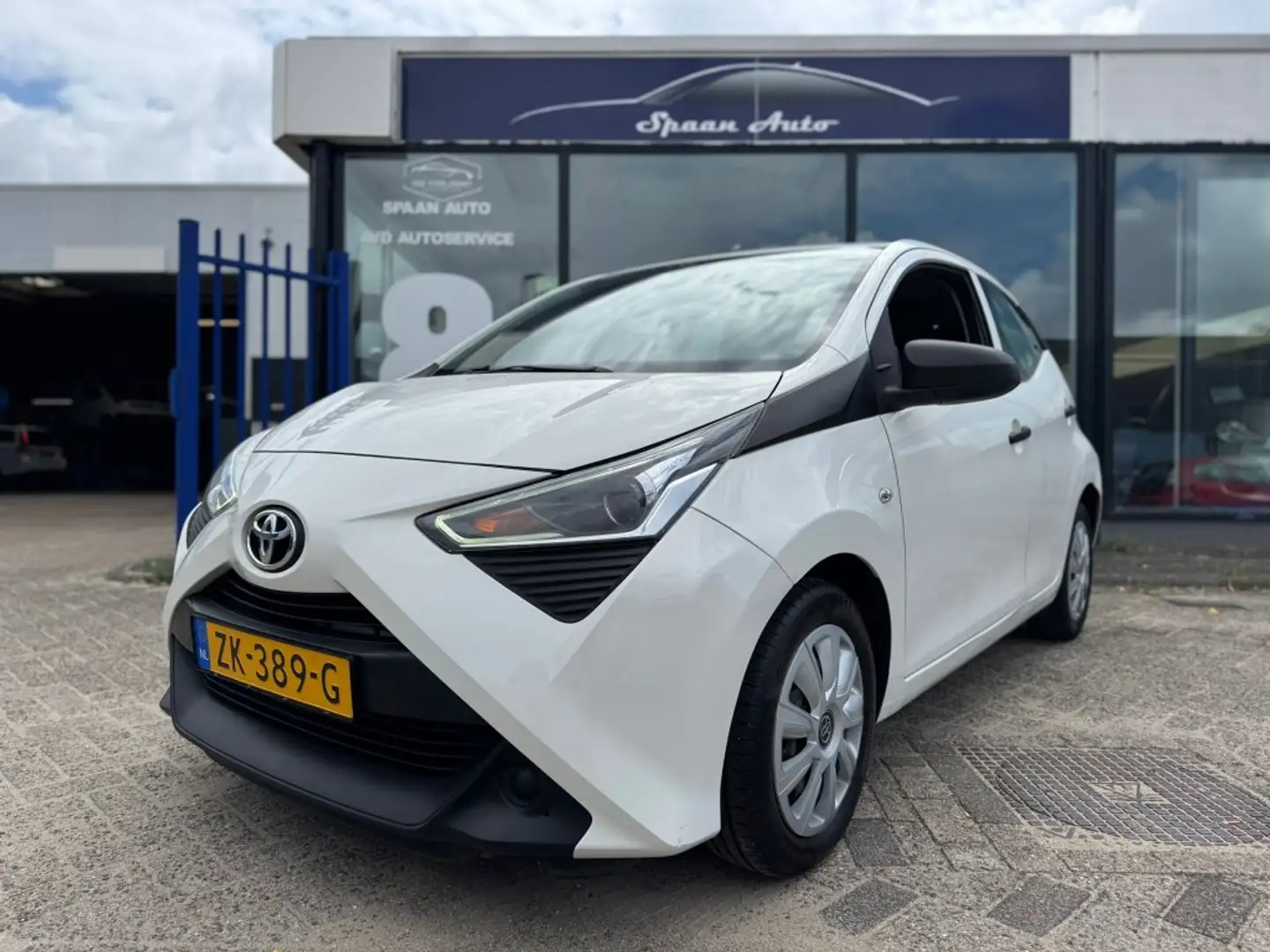 Toyota Aygo 1.0 VVT-i x-fun | 1ste eigenaar | AIRCO | LED | El Bianco - 1