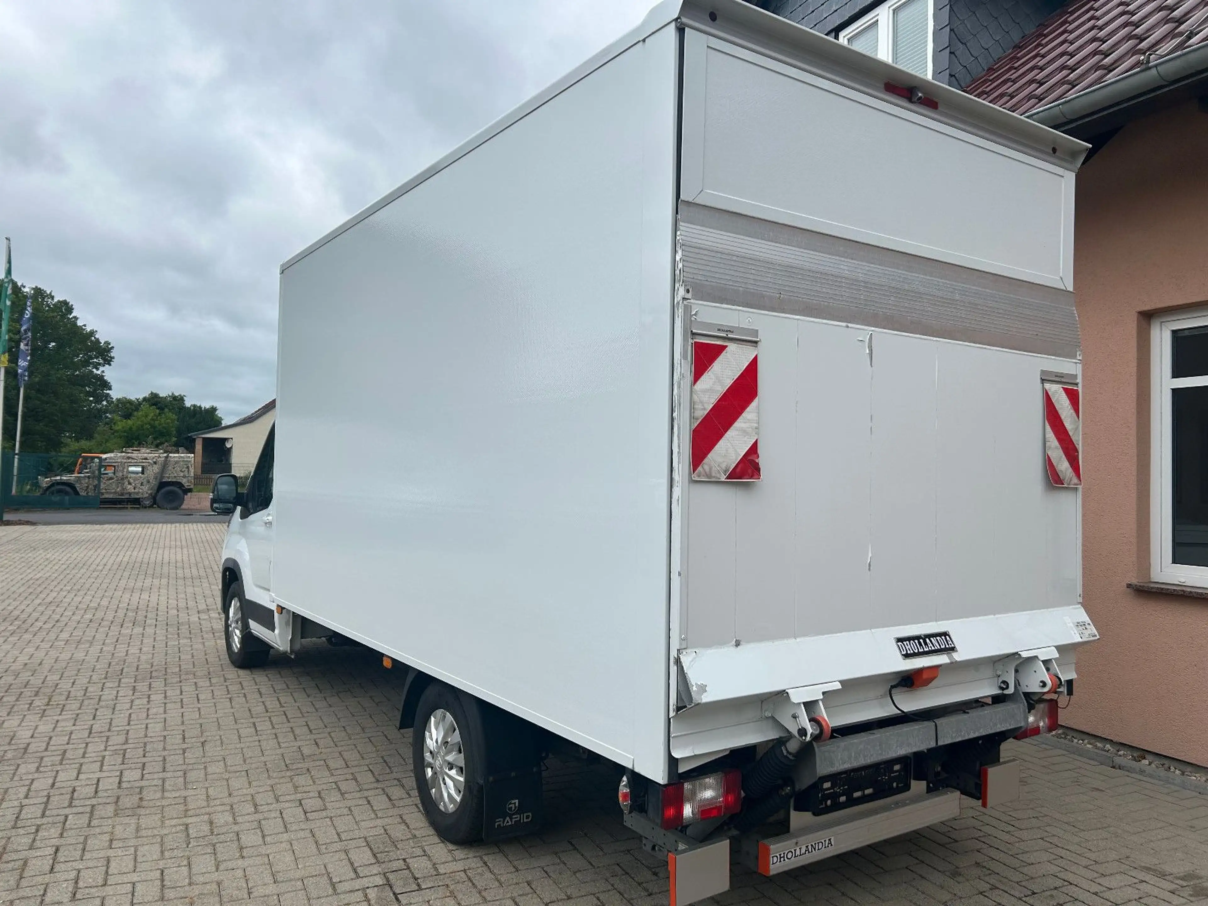 Maxus Deliver 9 Koffer Ladebordwand — photo 4