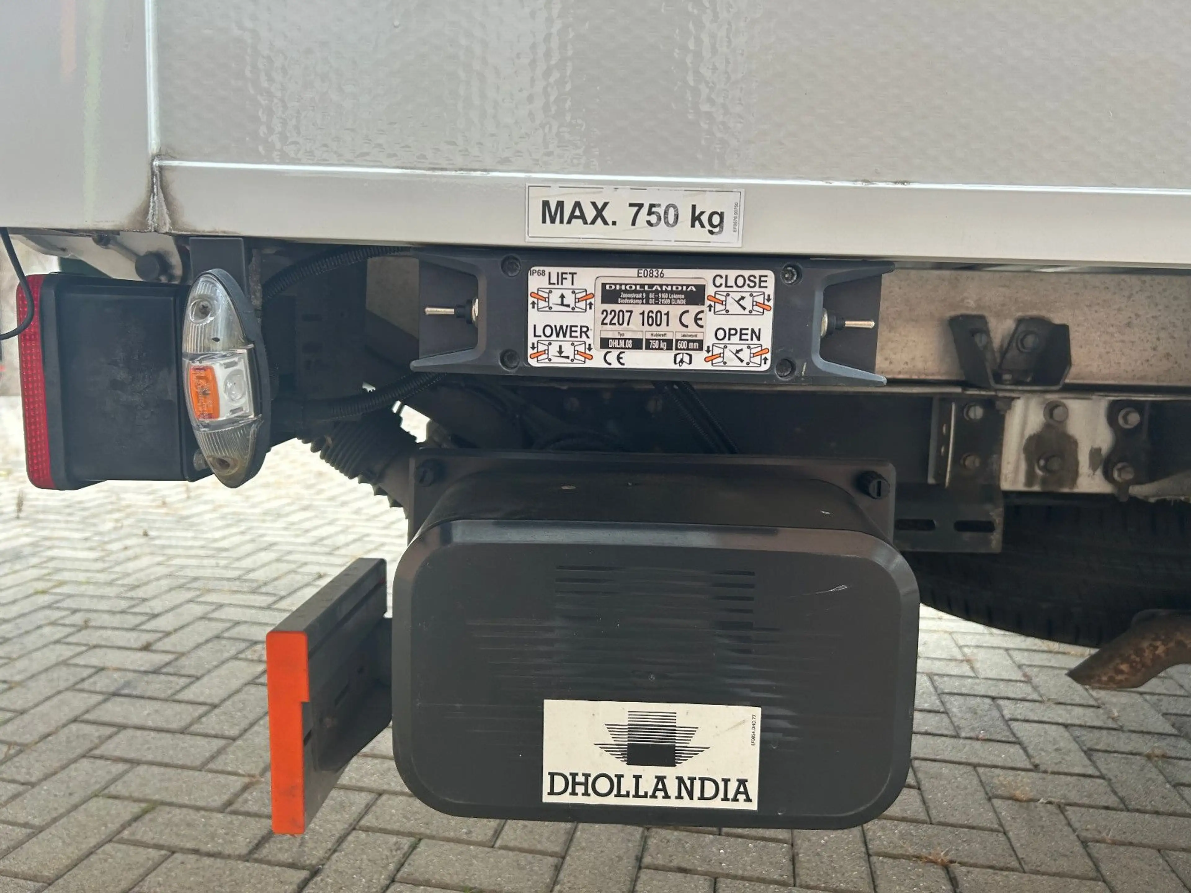 Maxus Deliver 9 Koffer Ladebordwand — photo 11