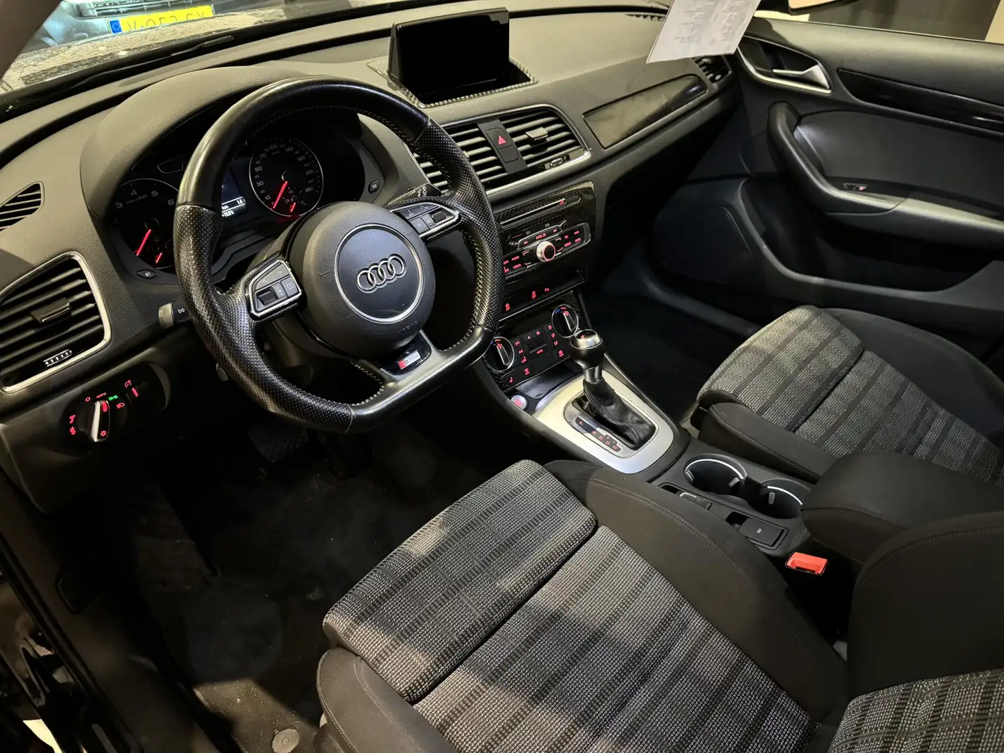 Audi Q3 1.4 TFSI CoD Sport Pro Line S | Navigatie | Aircon Zwart - 2