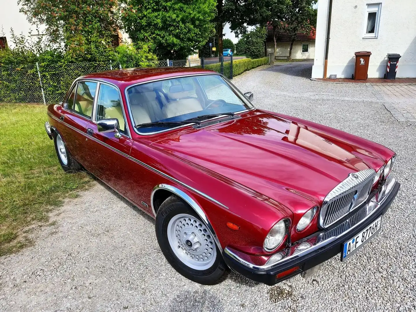 Jaguar Daimler Double-Six crvena - 1