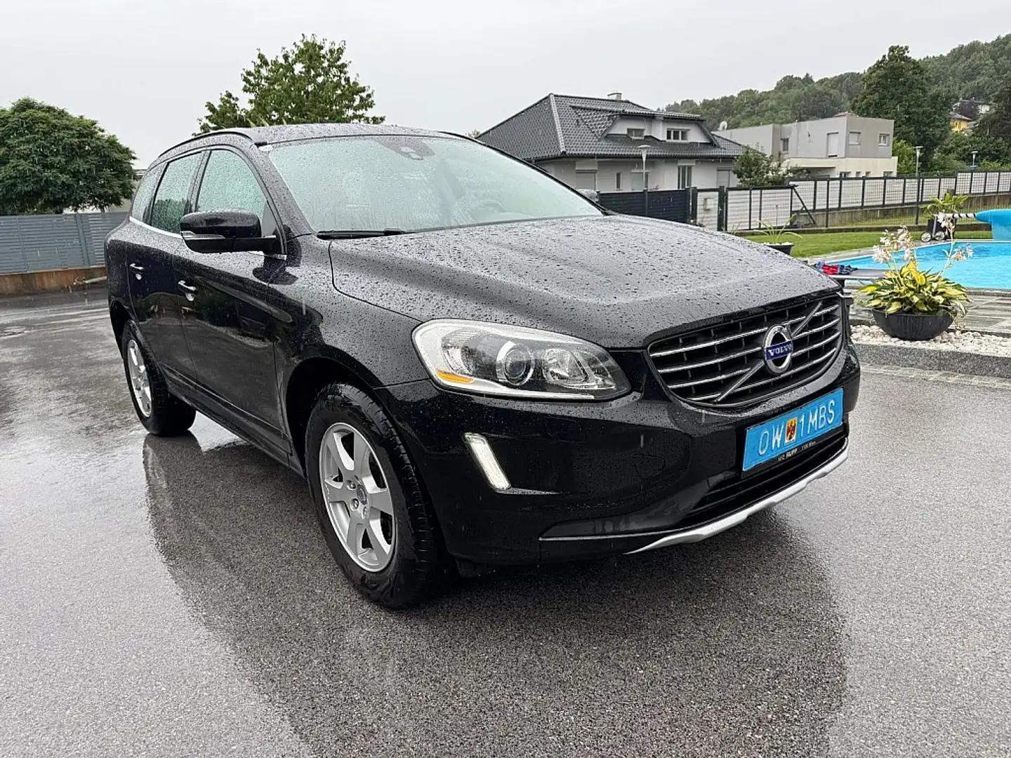 Volvo XC60 D5 AWD Momentum **1.Besitz/Navi/Xenon/Allrad** Noir - 2