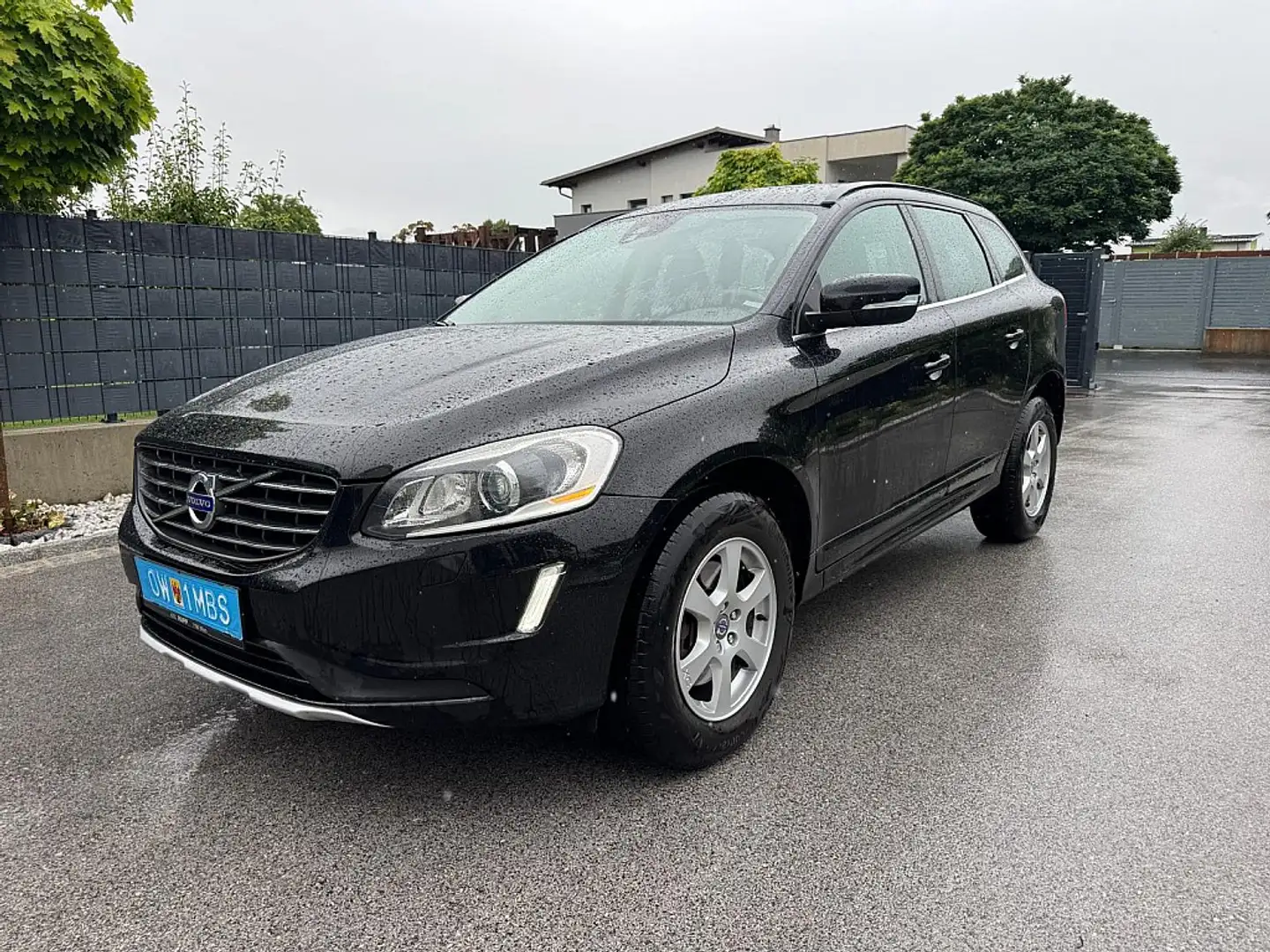 Volvo XC60 D5 AWD Momentum **1.Besitz/Navi/Xenon/Allrad** Noir - 1