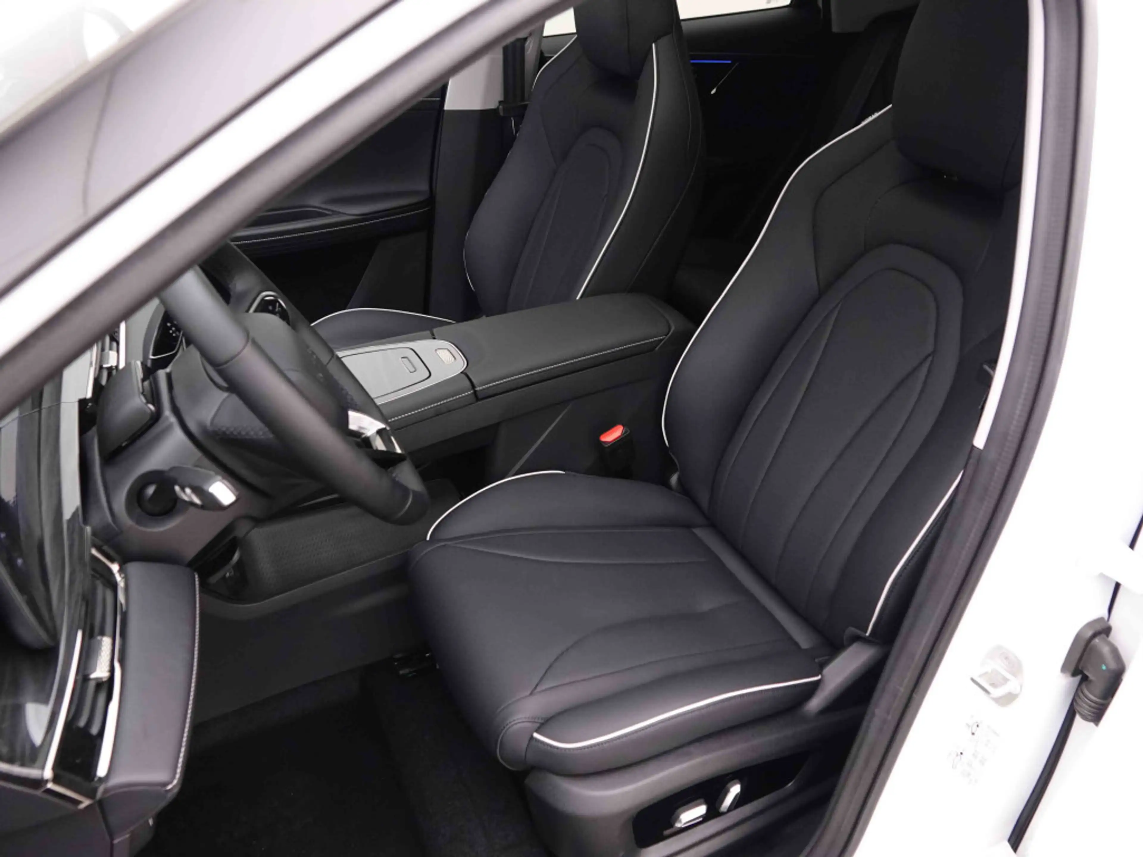 Omoda 5 1.6 TGDi 147 DCT Premium + Pano + Leather + Virtual + LED + ALU18 — photo 8
