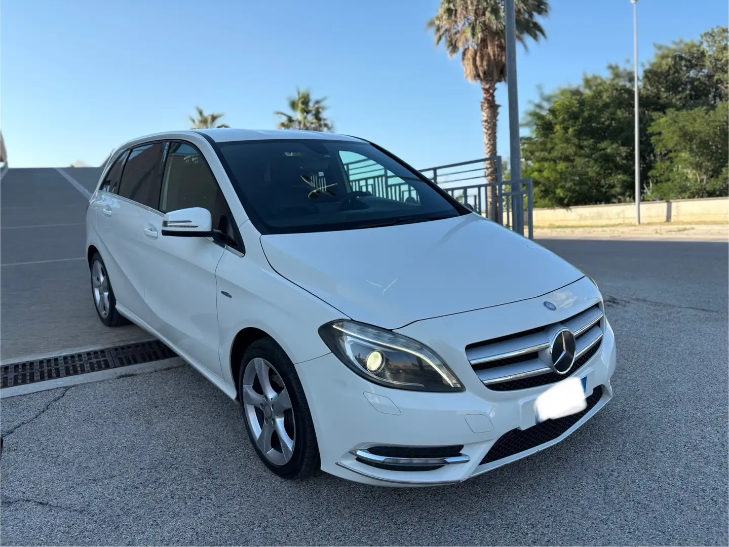 Mercedes-Benz B 180 premium amg - 2