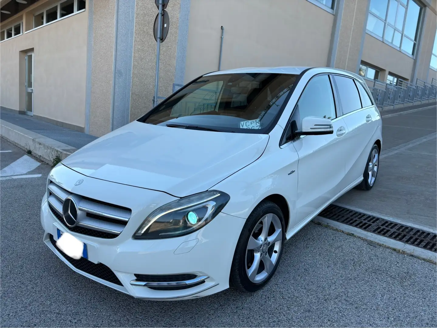 Mercedes-Benz B 180 premium amg - 1