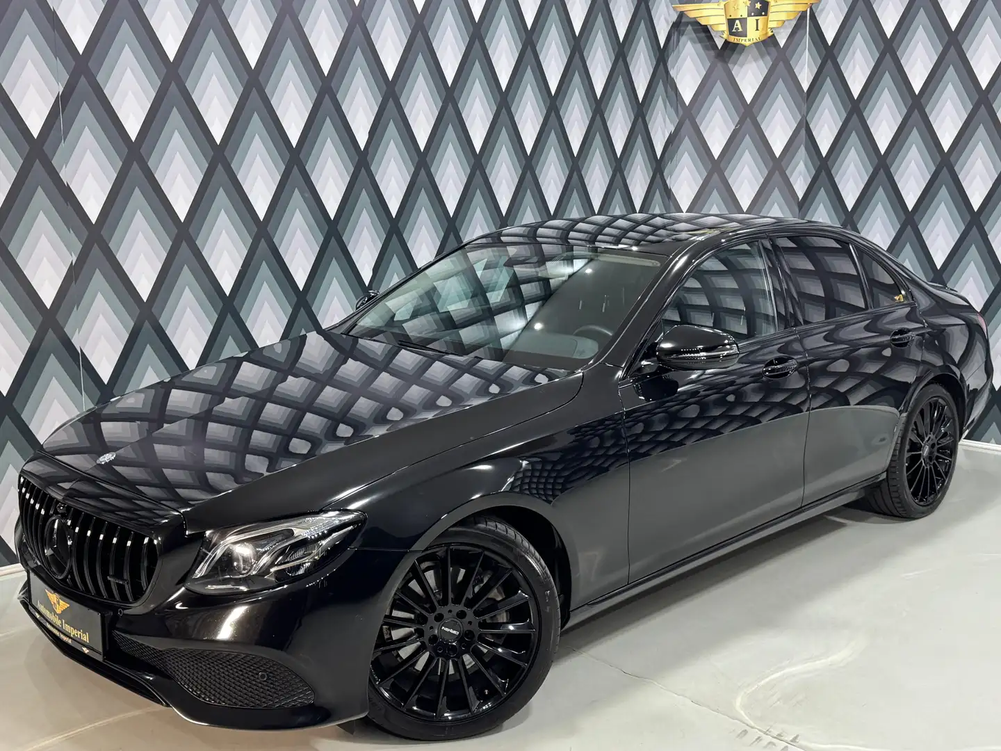 Mercedes-Benz E 200 d Aut. // AMG LOOK // MULTIBEAM // KEYLESS // Schwarz - 2