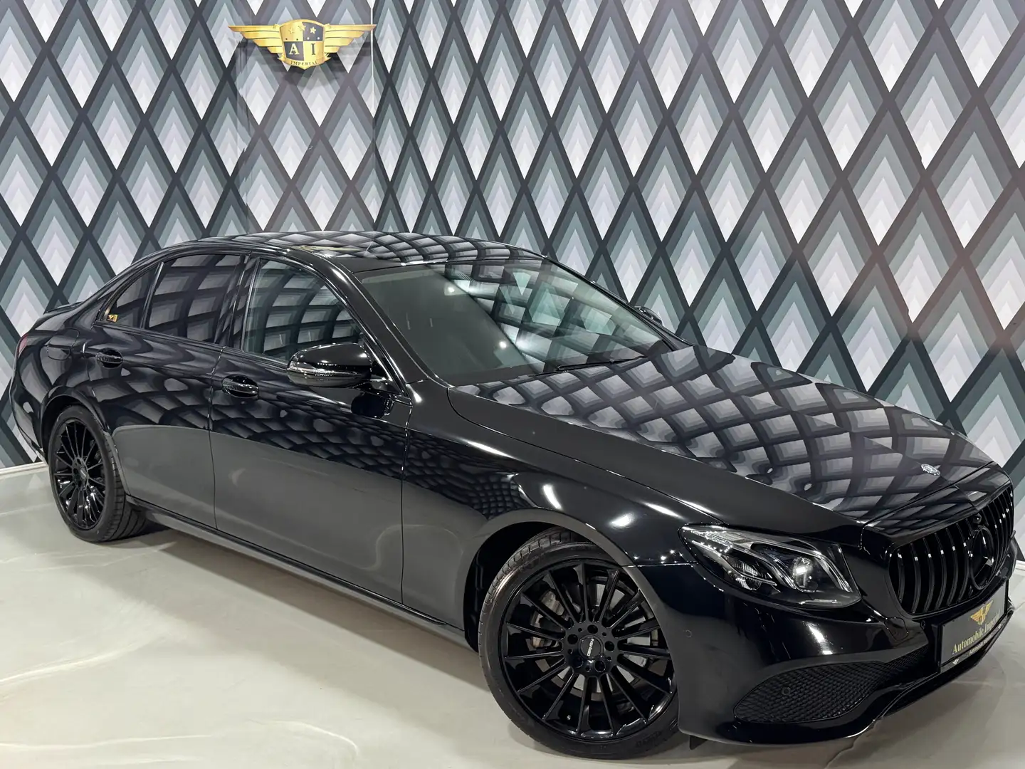 Mercedes-Benz E 200 d Aut. // AMG LOOK // MULTIBEAM // KEYLESS // Schwarz - 1