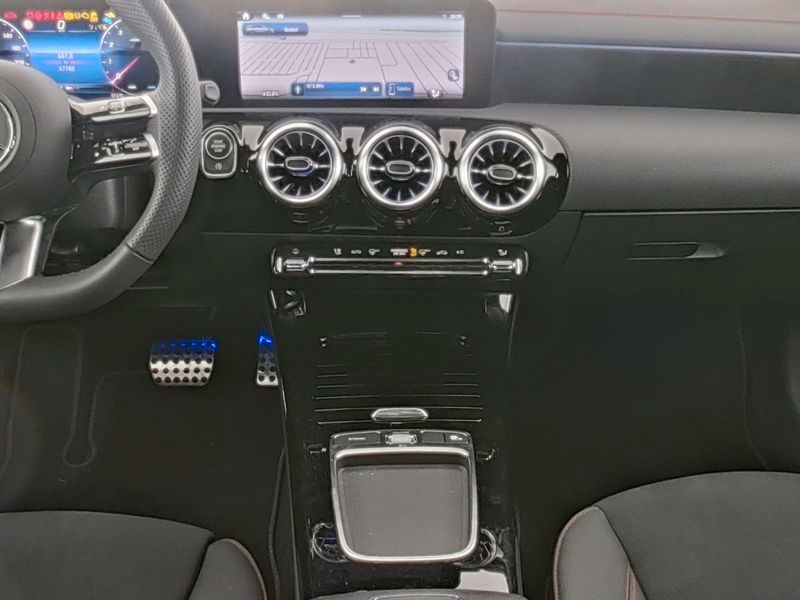 Mercedes-Benz CLA 180 AMG Line Adv Plus Winter Kamera LED — photo 9