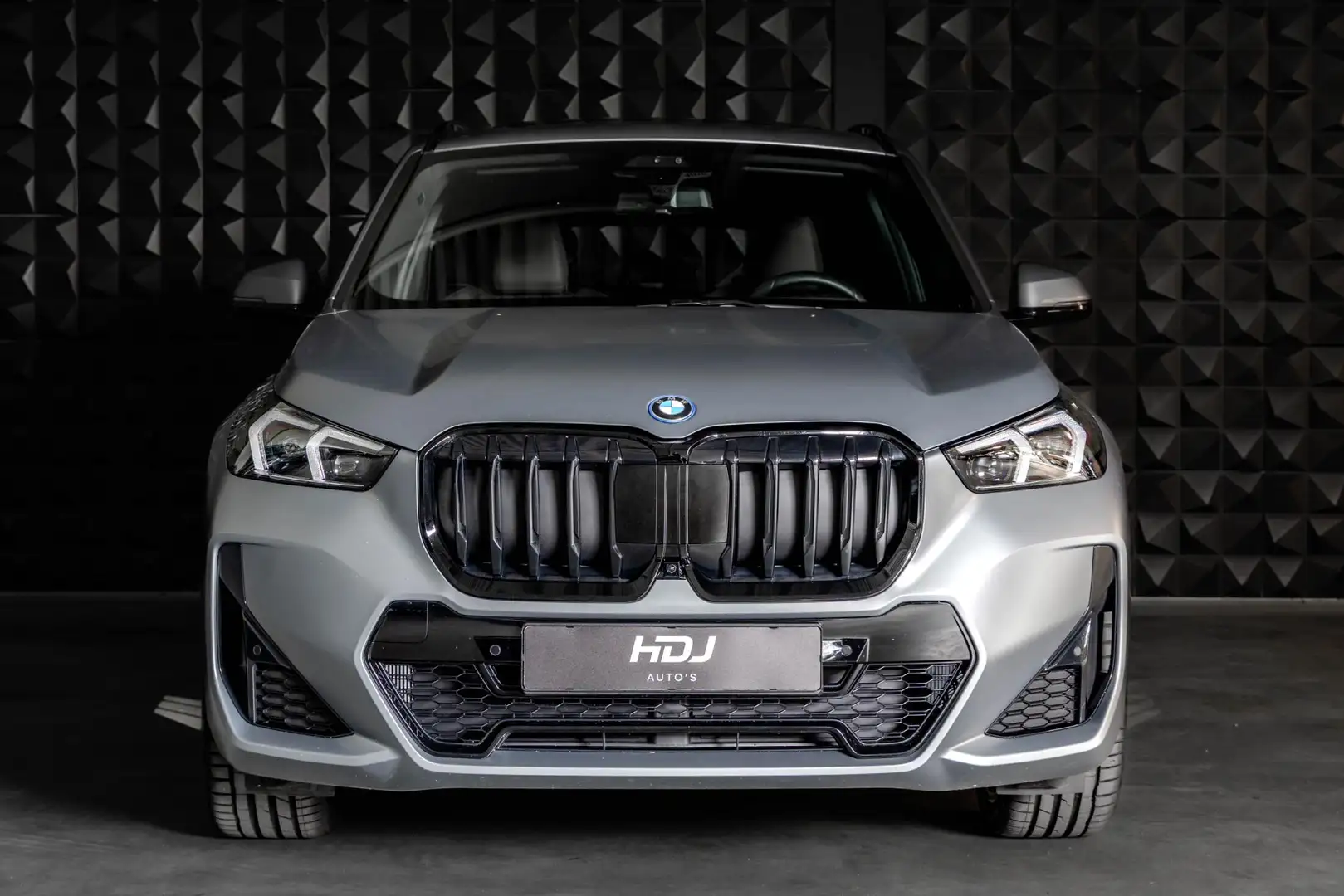 BMW X1 xDrive30e |Pano | Trekh.|Memo |, 20"| H/K | Topv | Grijs - 2