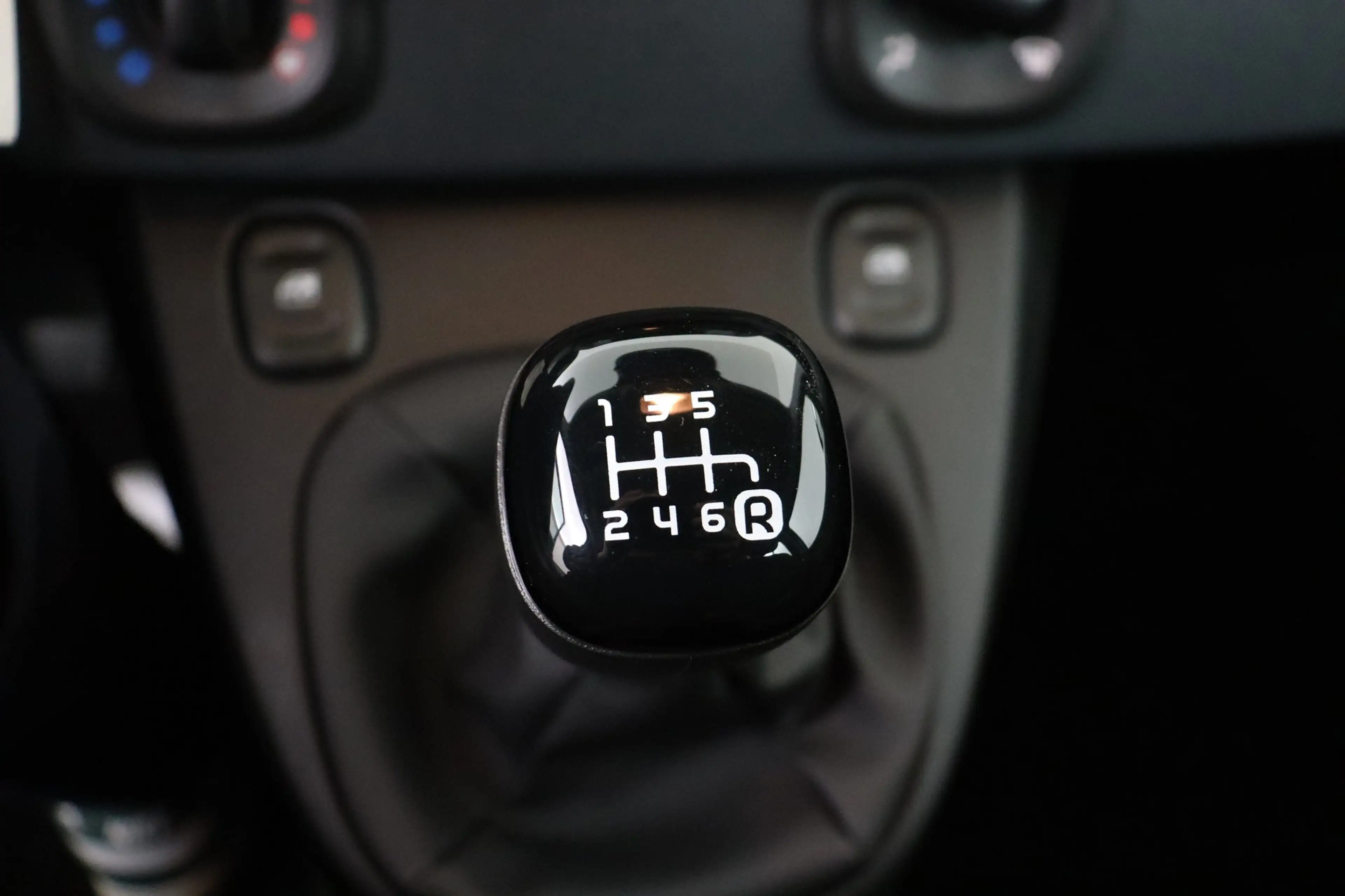 Fiat Panda 1.0i HYBRID CITY PACK + PDC + CRUISE + AIRCO — photo 12