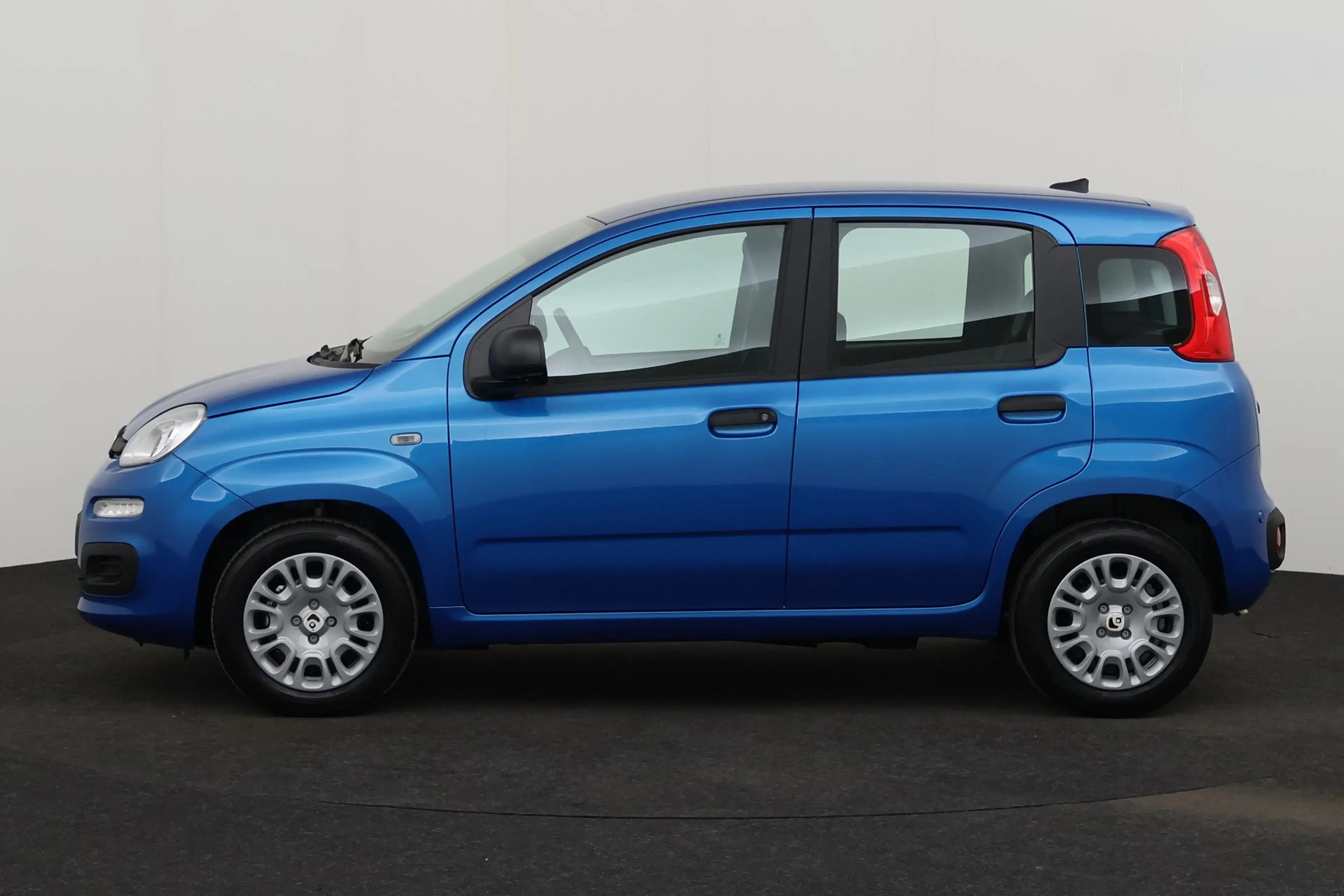 Fiat Panda 1.0i HYBRID CITY PACK + PDC + CRUISE + AIRCO — photo 2