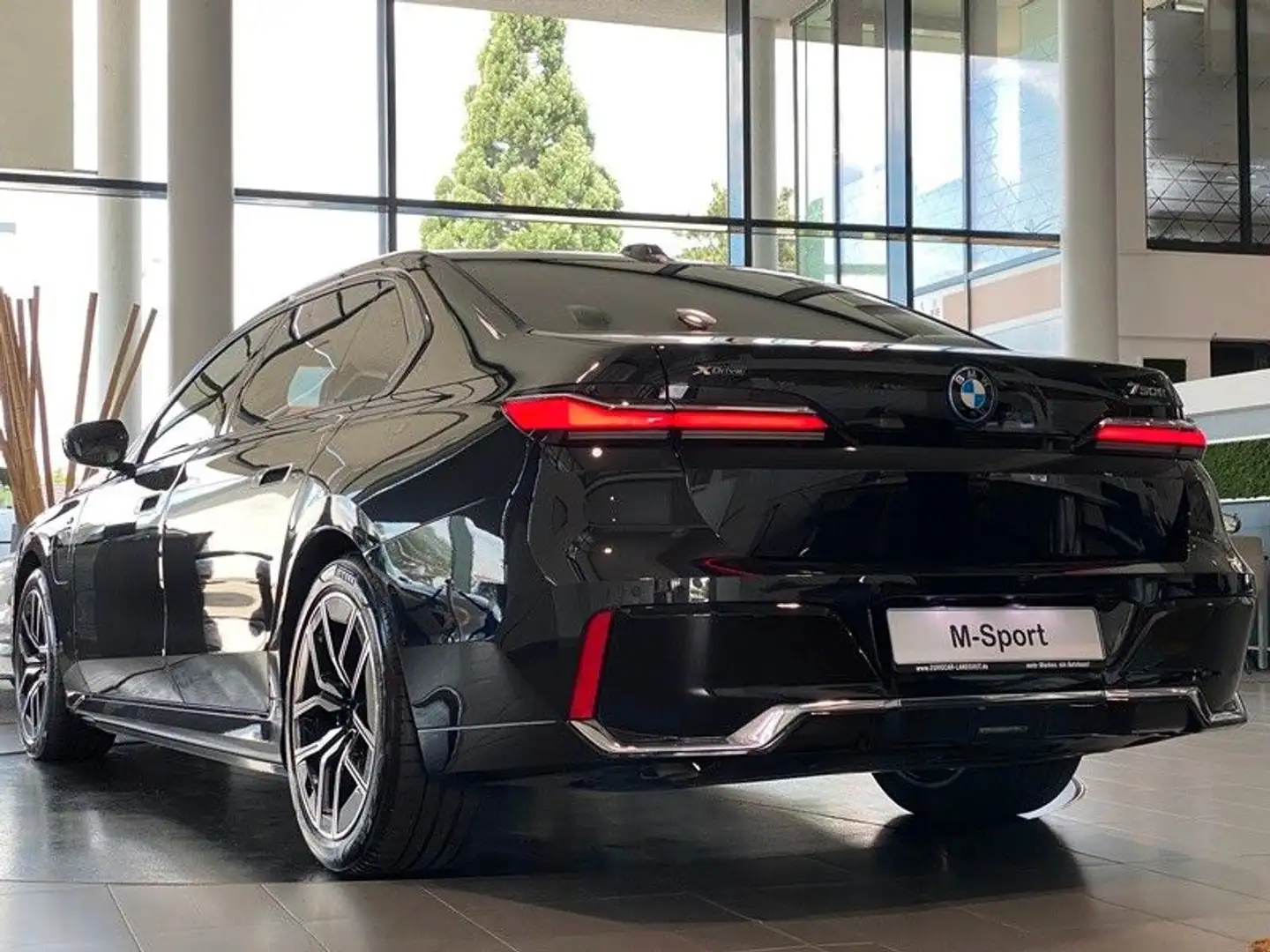 BMW 750 e M-Sport Merino Executive 4xSbel B&W Diamond Schwarz - 2
