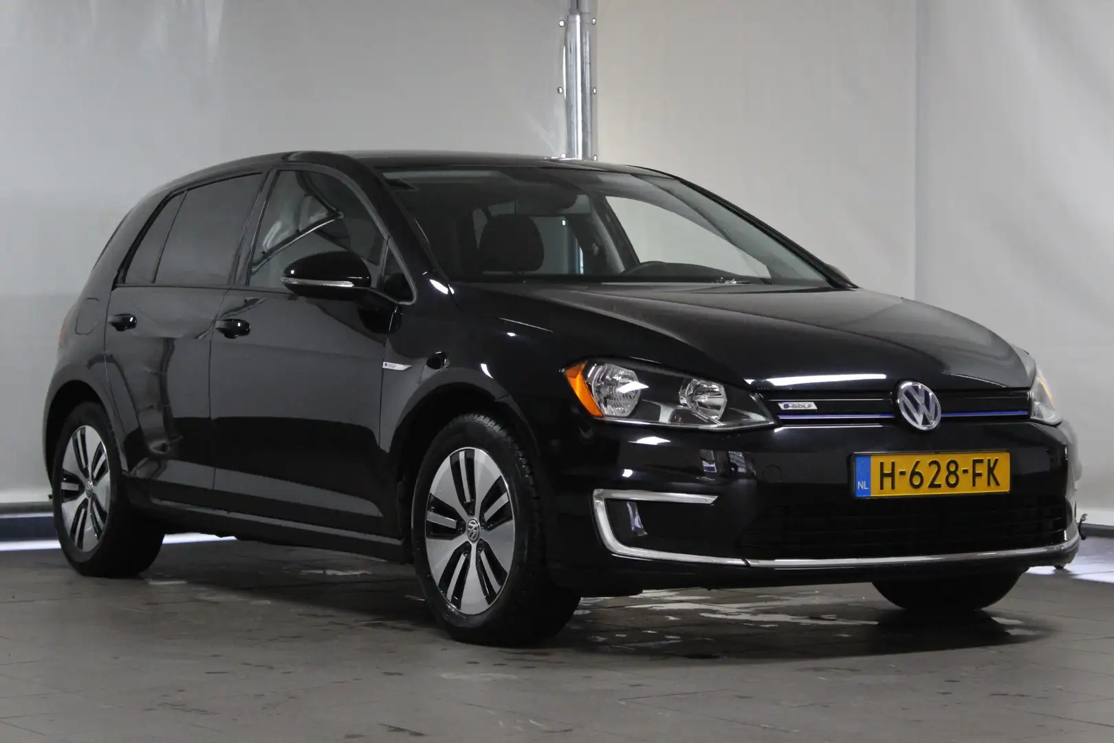 Volkswagen e-Golf e-Golf 136pk 5D Aut. | €2.000 subsidie Zwart - 2