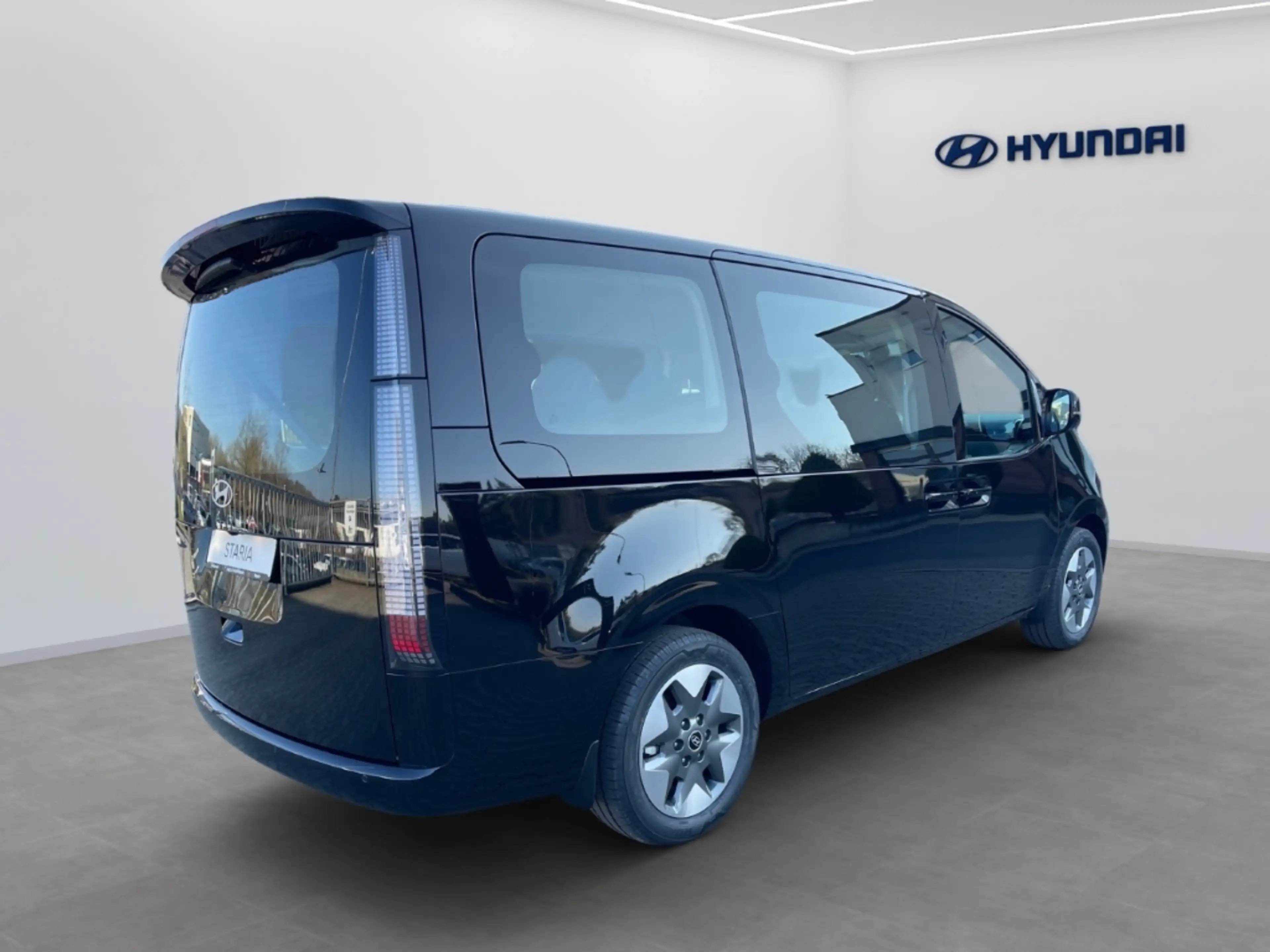 Hyundai STARIA HEV 9-Sitzer MY25 1.6 T-GDI 225PS 6-AT 2WD Trend-M — photo 3