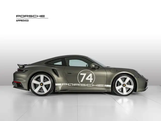 Porsche 911 view 6