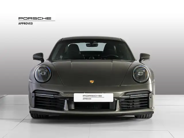 Porsche 911 view 8