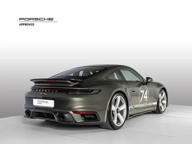 Porsche 911 view 5