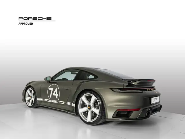Porsche 911 view 3