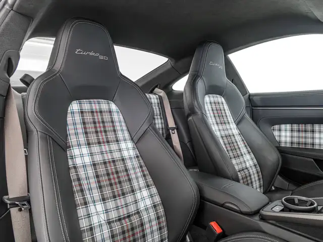 Porsche 911 view 13