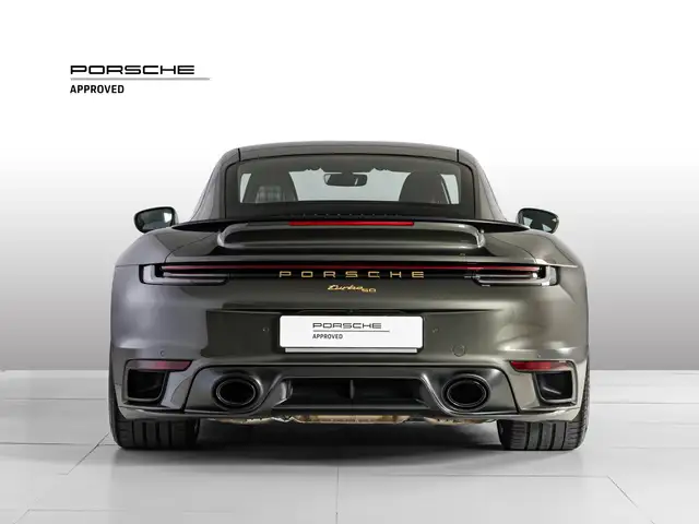 Porsche 911 view 4