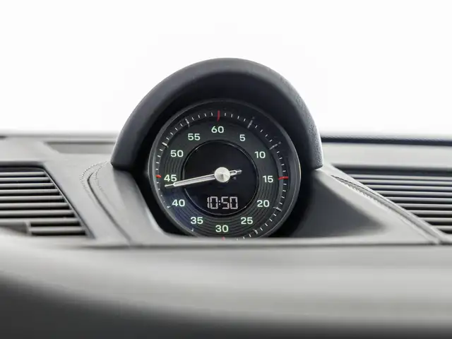 Porsche 911 view 10