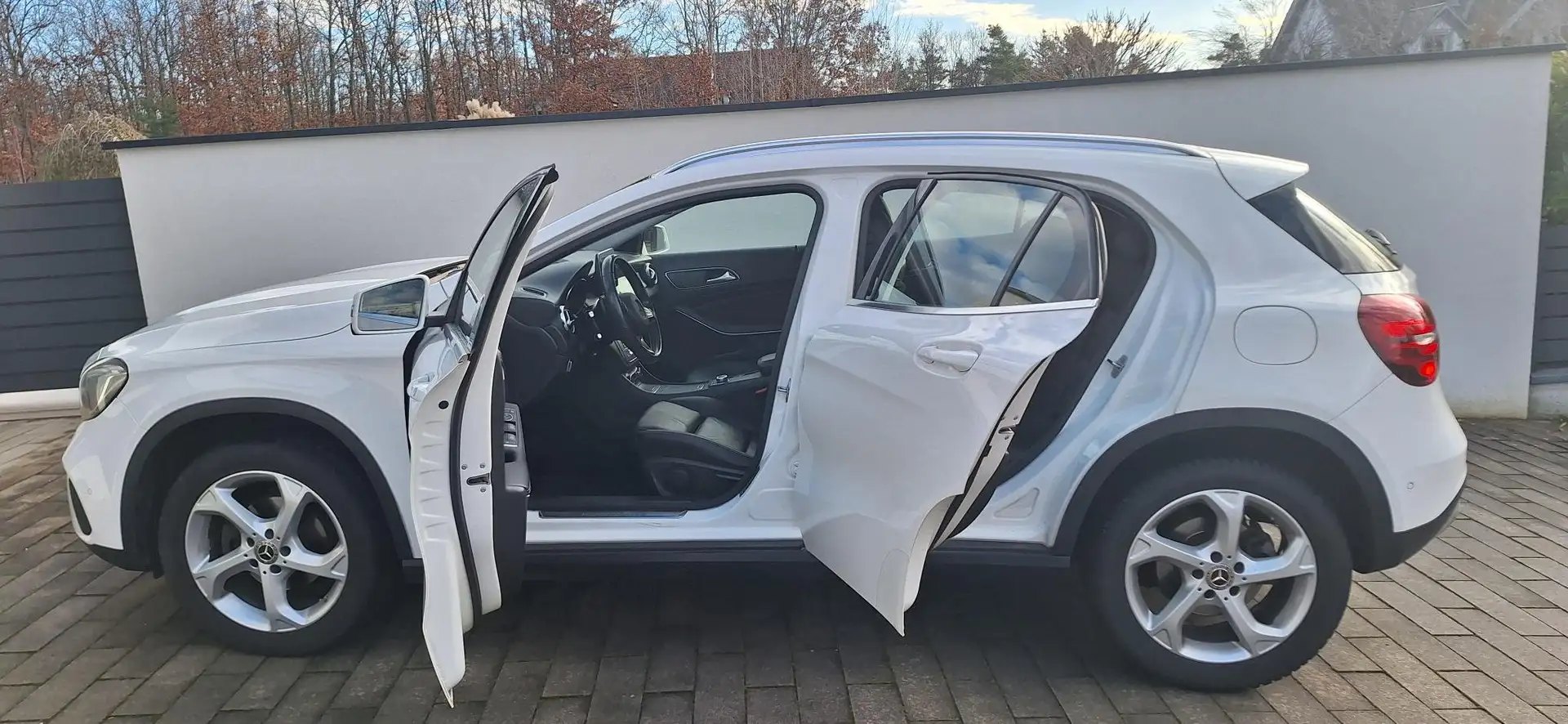 Mercedes-Benz GLA 180 GLA 180 Aut. Weiß - 2