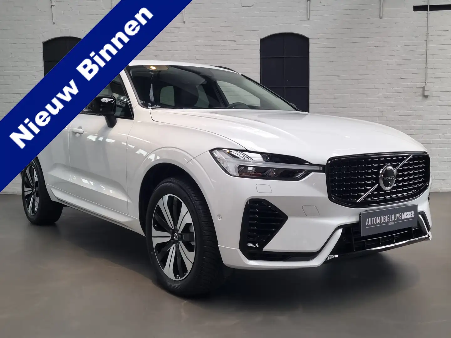 Volvo XC60 2.0 T6 Plug-in hybrid AWD Plus Dark PANO / 360 CAM Wit - 1