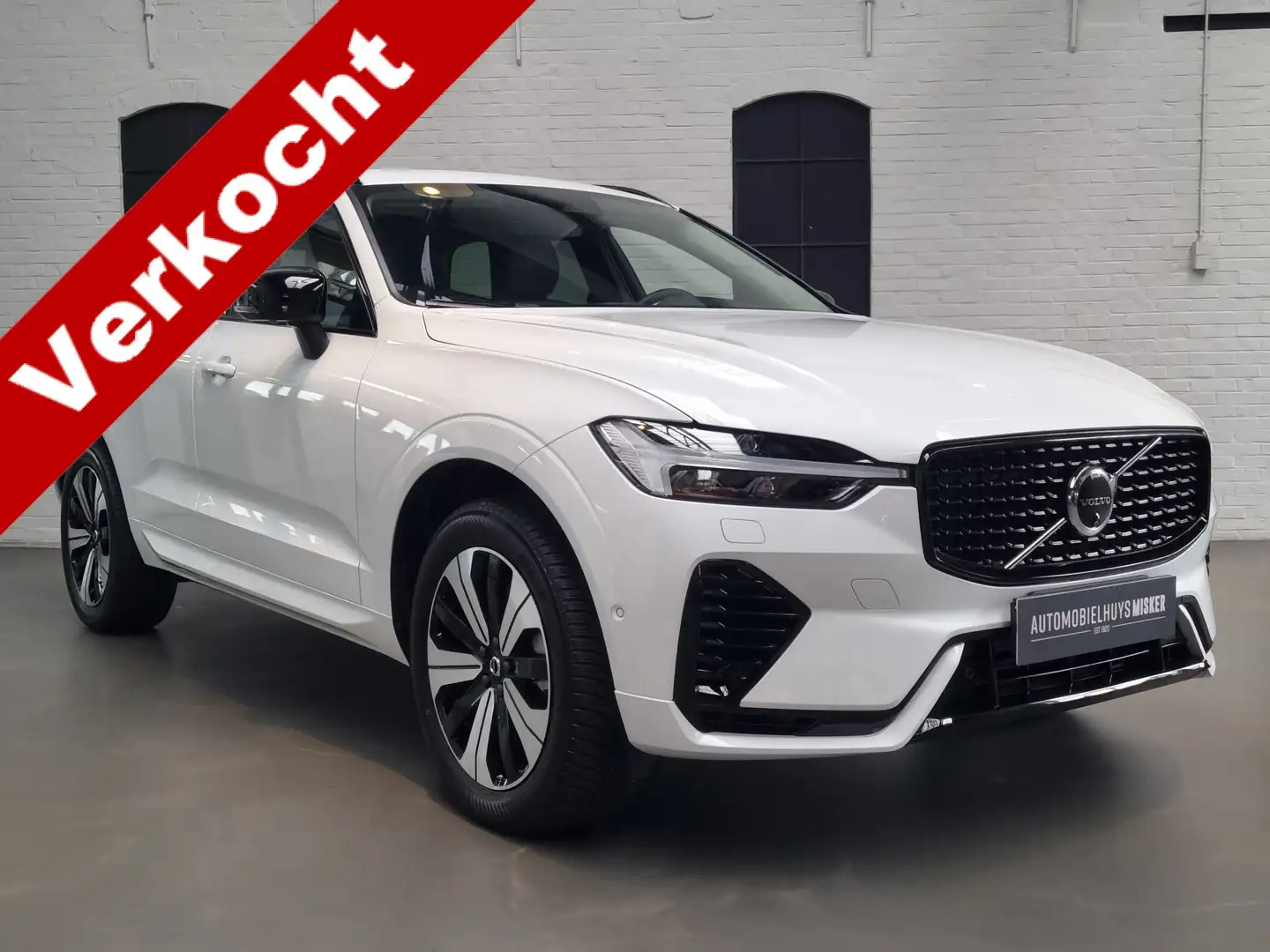 Volvo XC60 2.0 T6 Plug-in hybrid AWD Plus Dark PANO / 360 CAM Blanco - 1