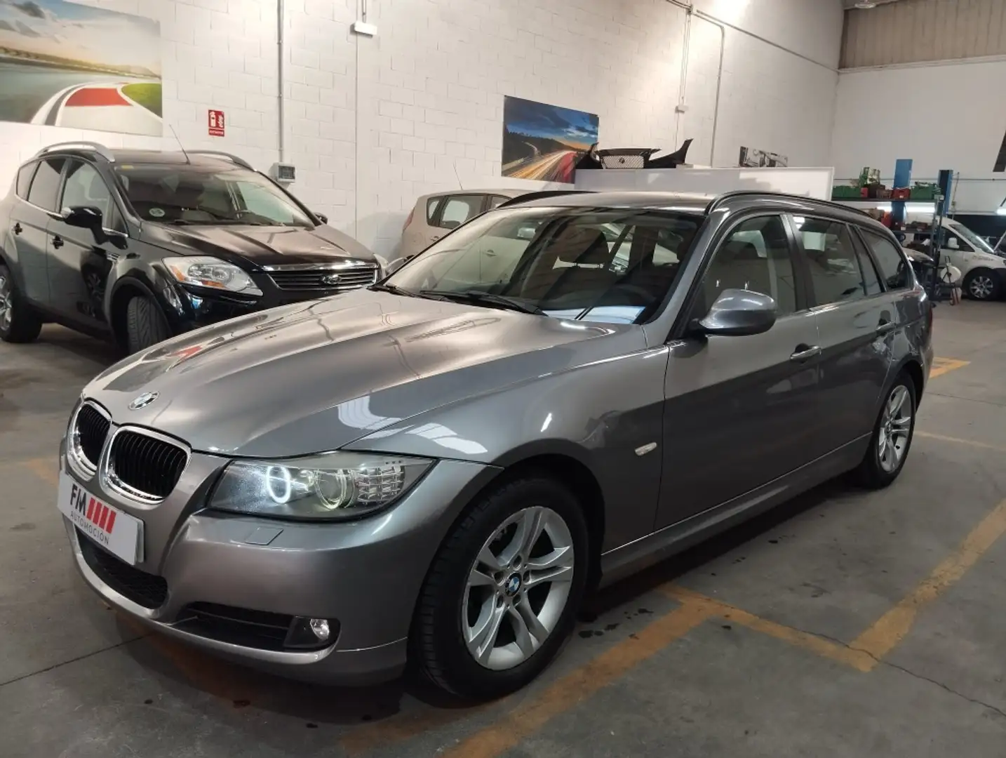 BMW 318 318d Touring Gris - 2