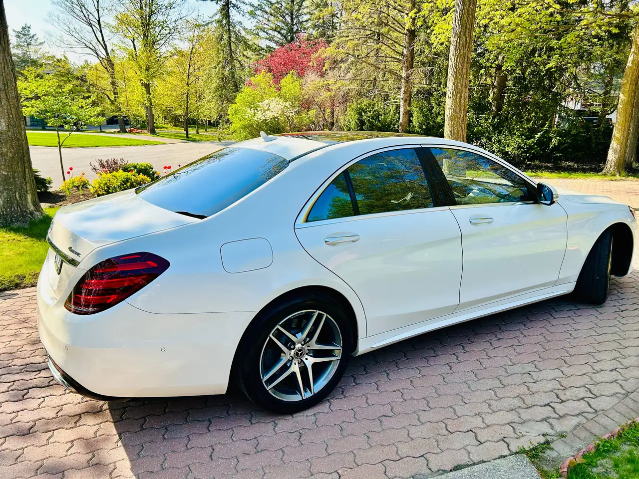 Mercedes-Benz S-Class снимка Mercedes-Benz S-Class