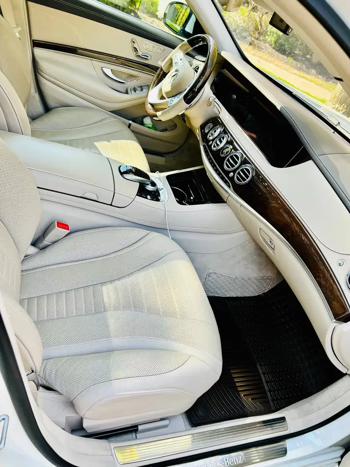 Mercedes-Benz S-Class снимка Mercedes-Benz S-Class