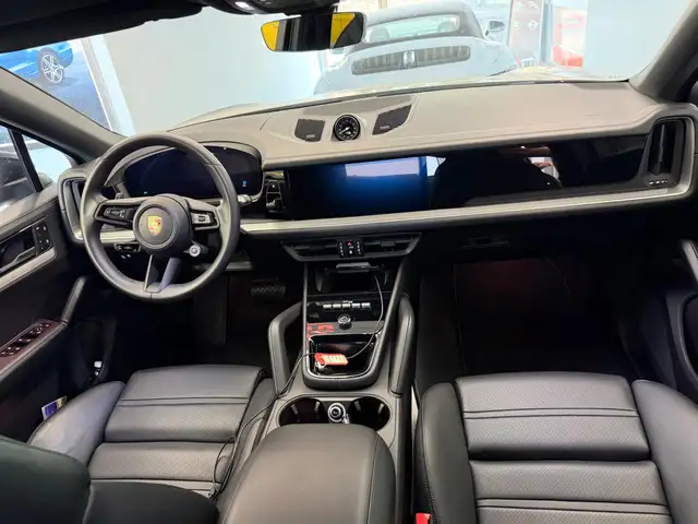 Porsche Cayenne view 9