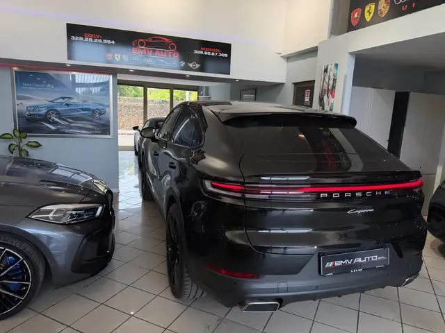 Porsche Cayenne view 12