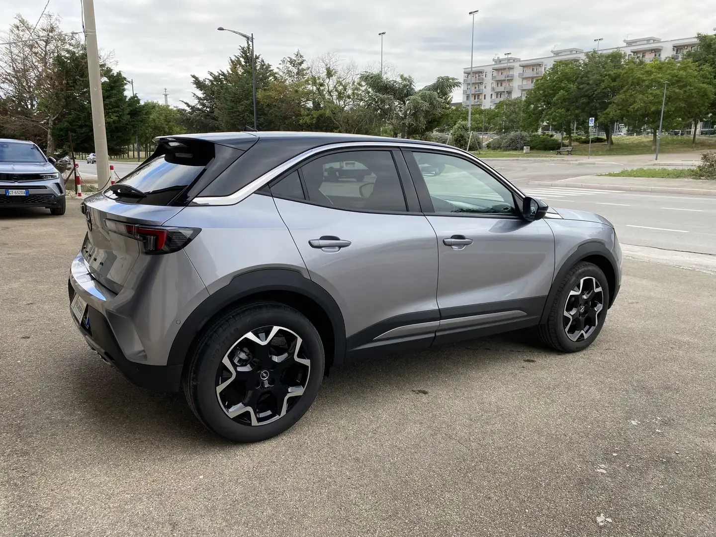 Opel Mokka Mokka 1.2 t Ultimate 136Cv  "KM. ZERO" Grijs - 1
