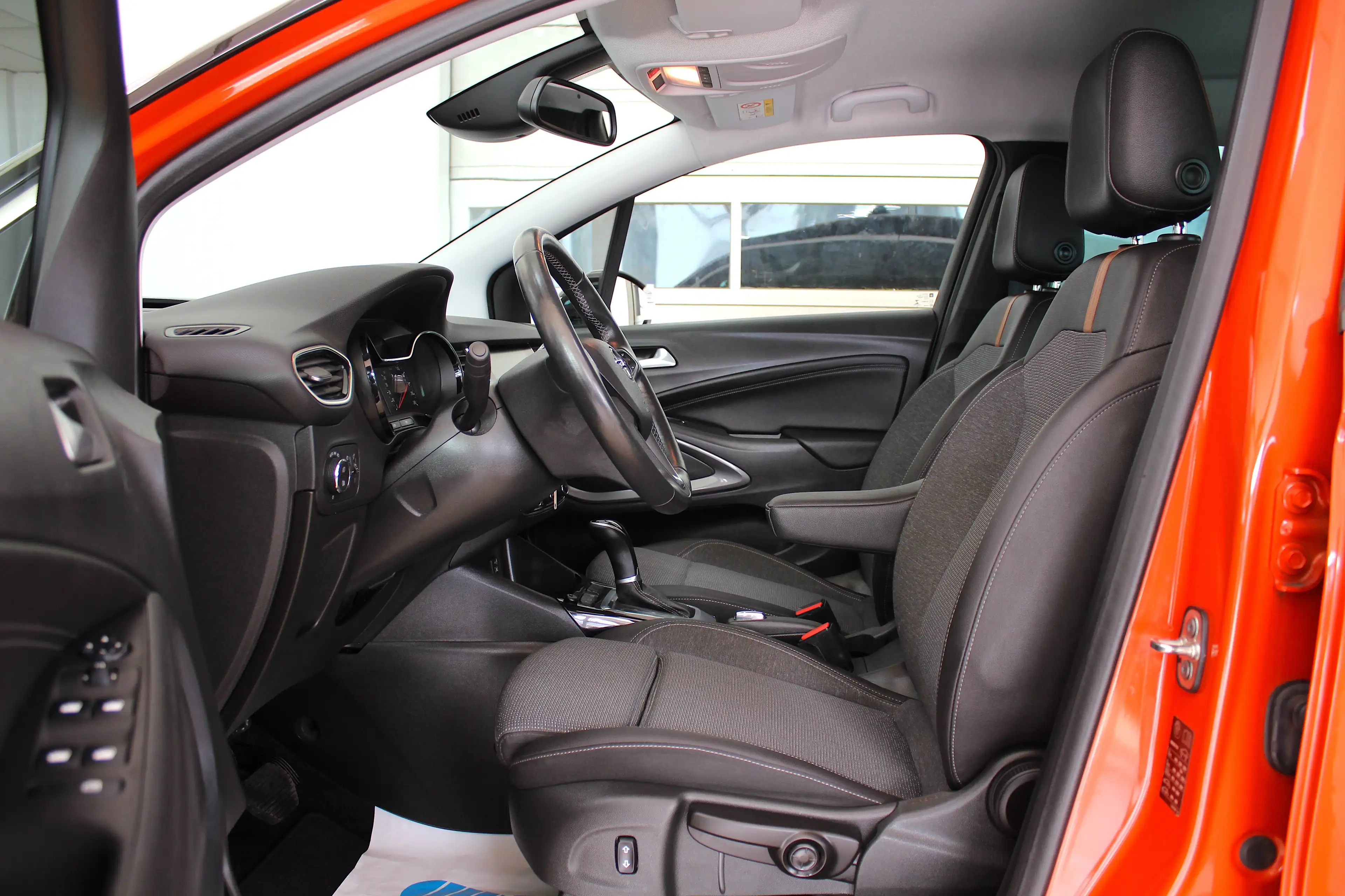 Opel Crossland (X) Elegance Automatik *NAVI*LED*AHK*ZAHNRIEMEN*PDC*KAMERA*SHZ*LHZ* — photo 14