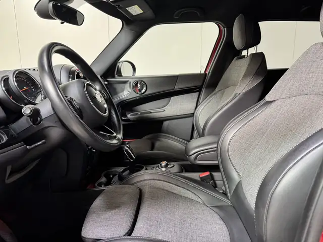 Mini Cooper Cooper view 9