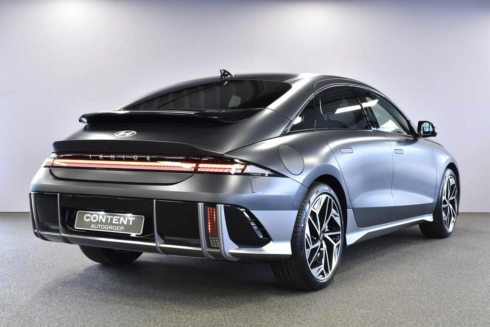 Hyundai IONIQ 6 77,4 kWh 229pk RWD Lounge I WEGRIJVOORDEEL! Grijs - 2