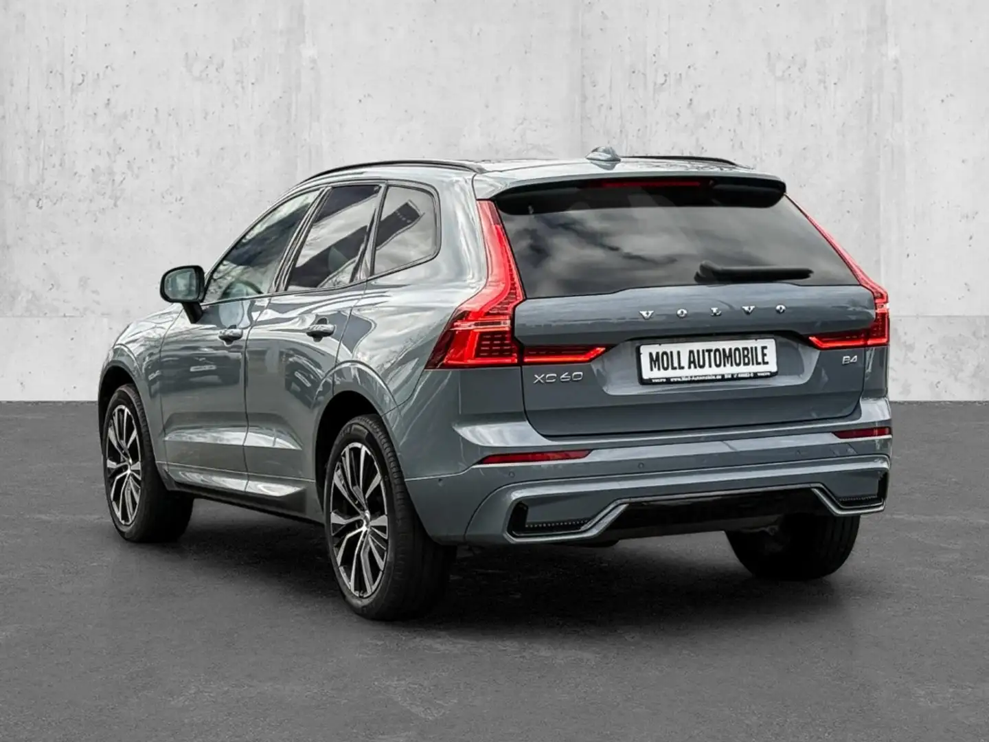 Volvo XC60 Plus Dark 2WD StandHZG AHK Leder Digitales Cockpit Grau - 2