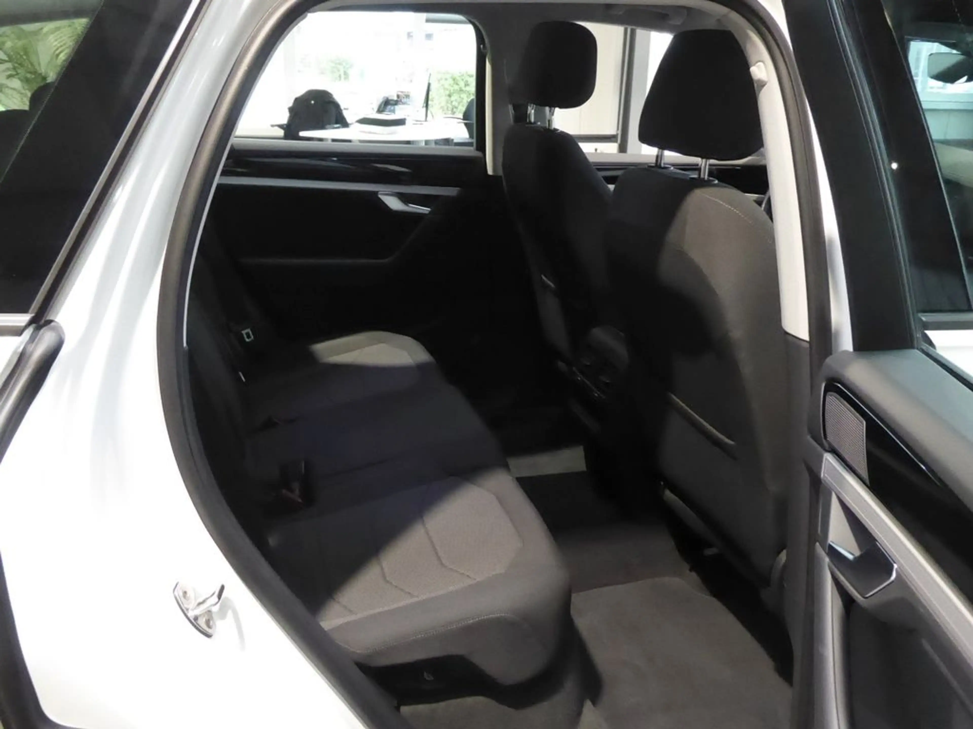 Volkswagen Touareg Basis 4Motion — photo 14