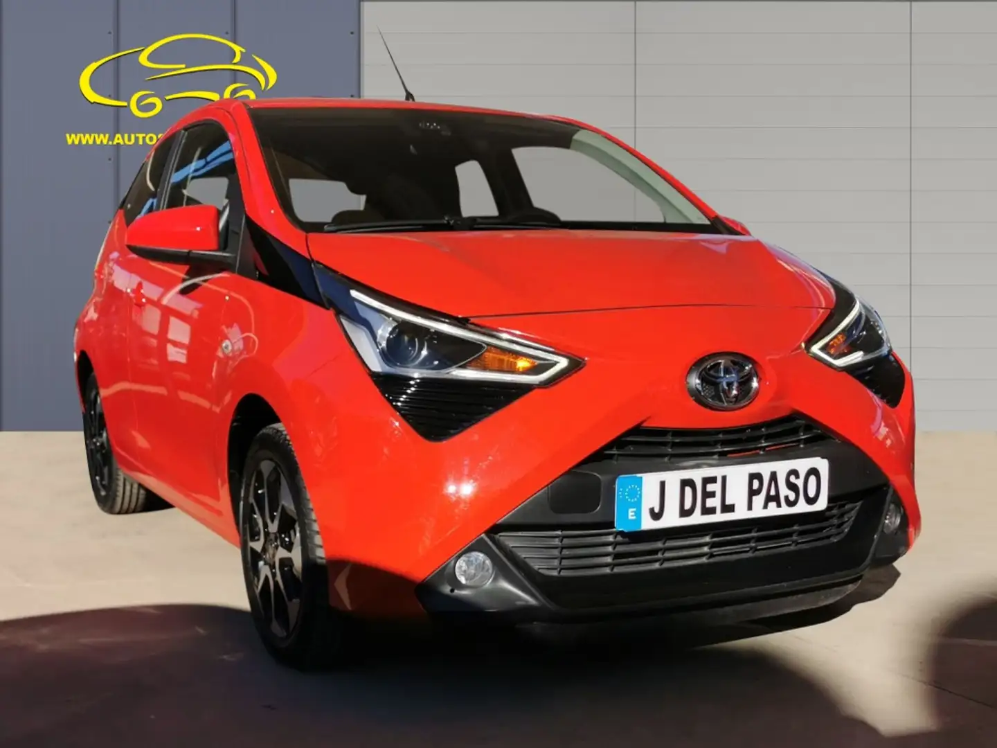 Toyota Aygo 70 x-play Rojo - 2