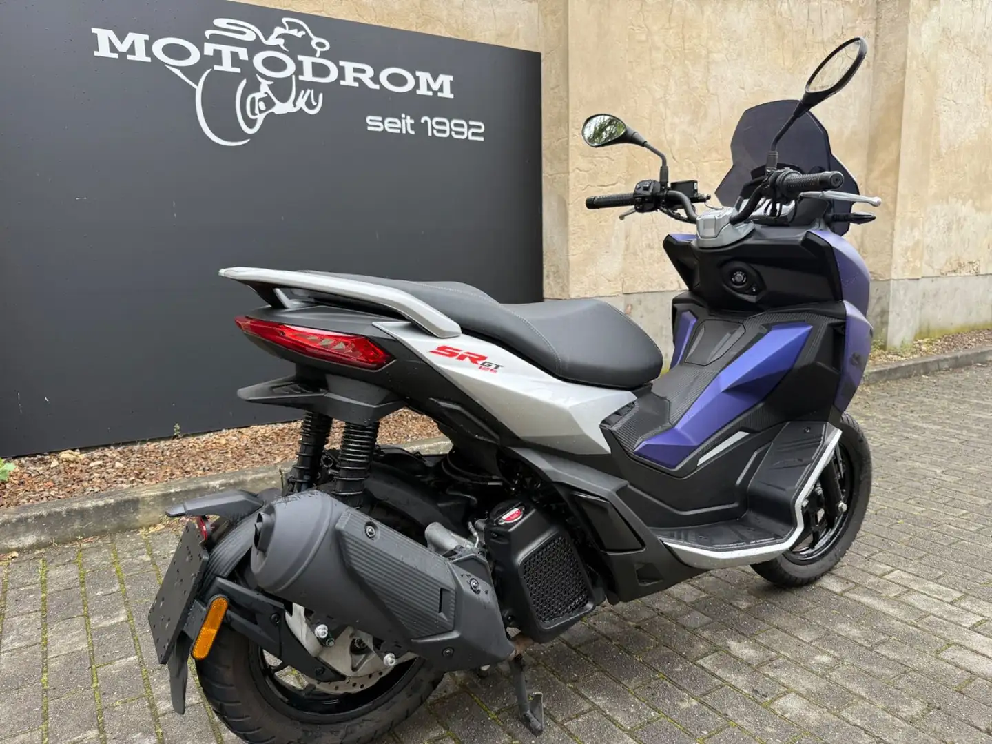 Aprilia SR GT 125 Blau - 2
