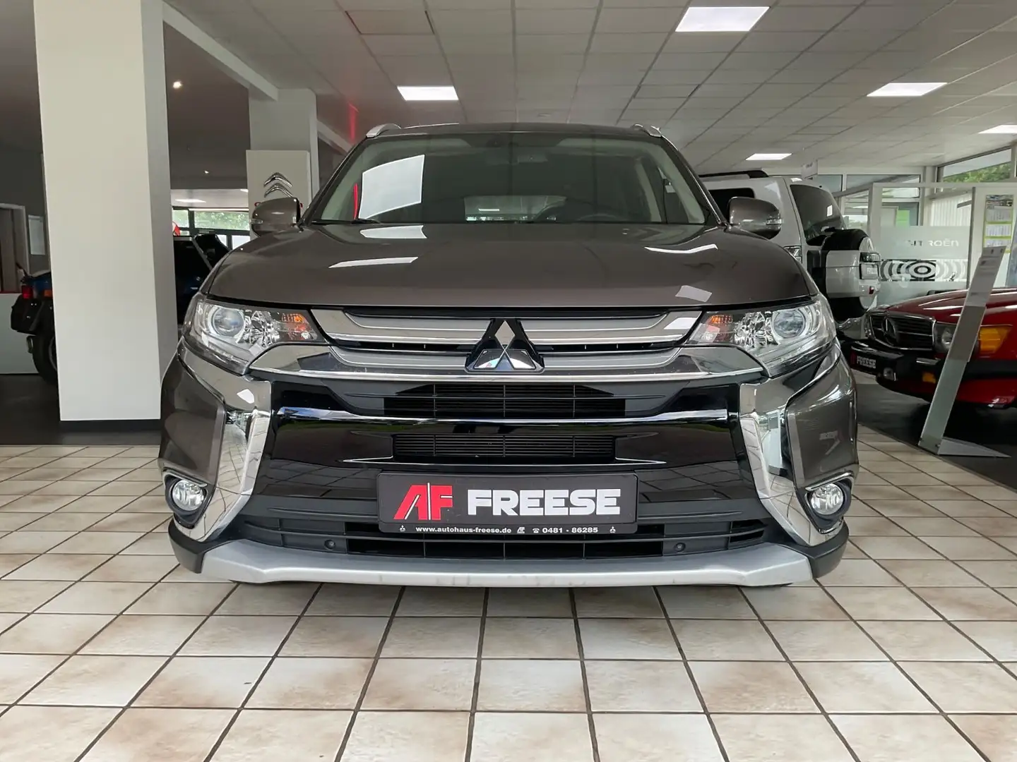 Mitsubishi Outlander Edition 100 2WD Brun - 2