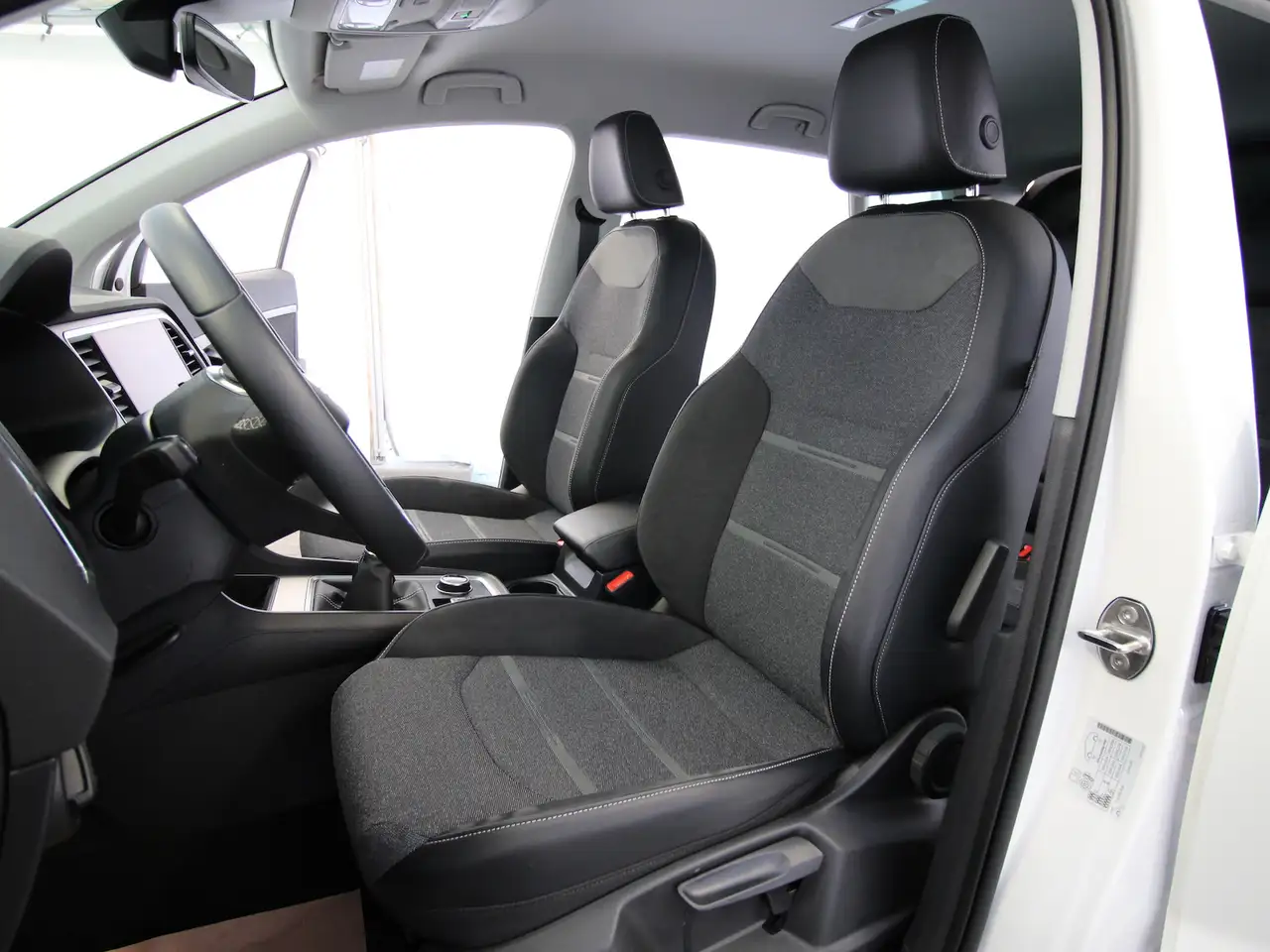 SEAT Ateca 1.5 TSI Xperience NAVI+LED+KAMERA+WINTER 10