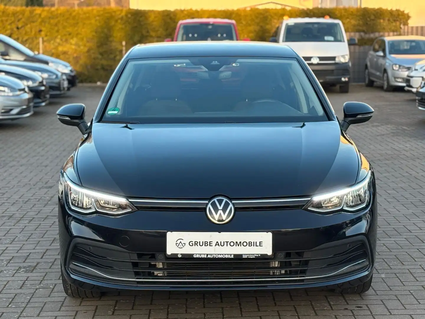 Volkswagen Golf VIII Lim.Life eTSI DSG*NAVI*SHZ*ACC*CAM*AHK Zwart - 2