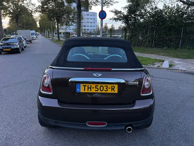 Mini Convertible view 26