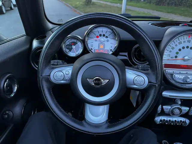 Mini Convertible view 14