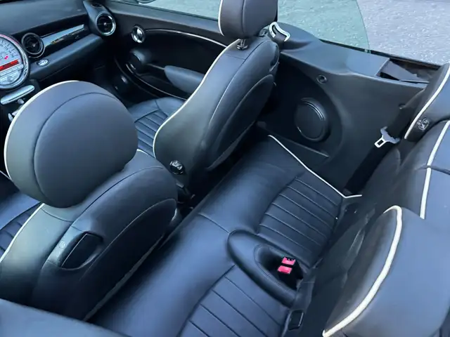 Mini Convertible view 17