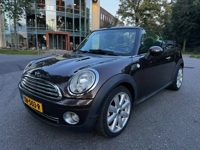 Mini Convertible view 4